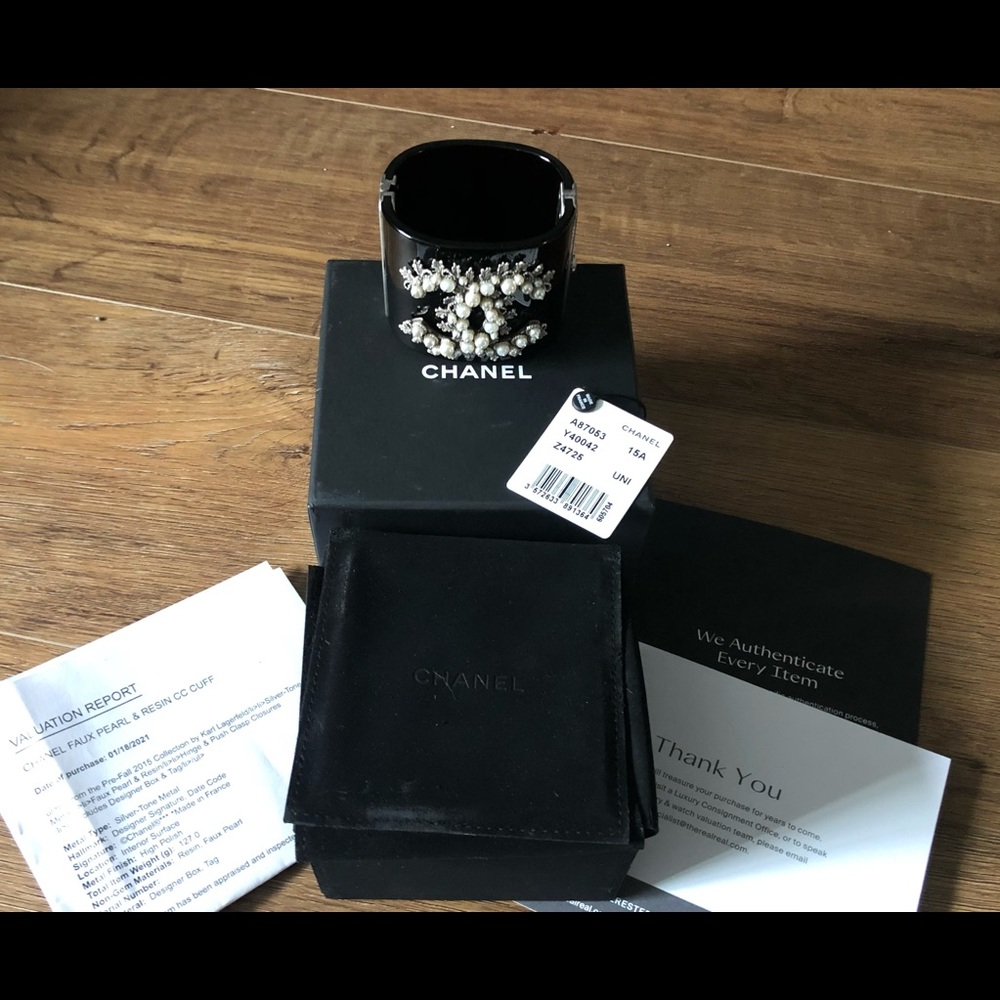CHANEL-AUTHENTIC (Preowned) Black Faux Pearl & Silver Leaf Hinge Bracelet - Picture 1 of 15